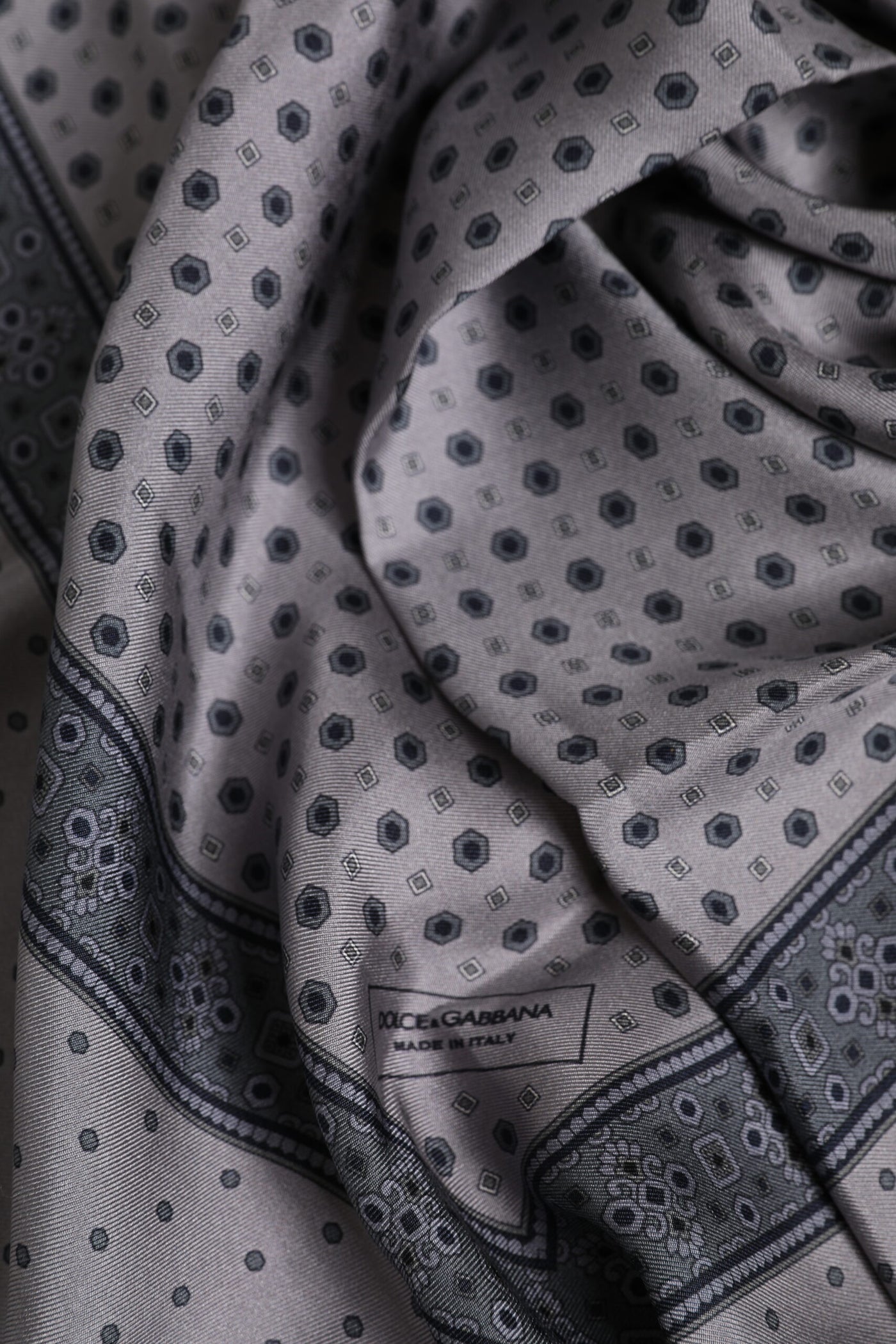 Dolce &amp; Gabbana Grijze Polka Dot Zijden Vierkante Heren Foulard Sjaal