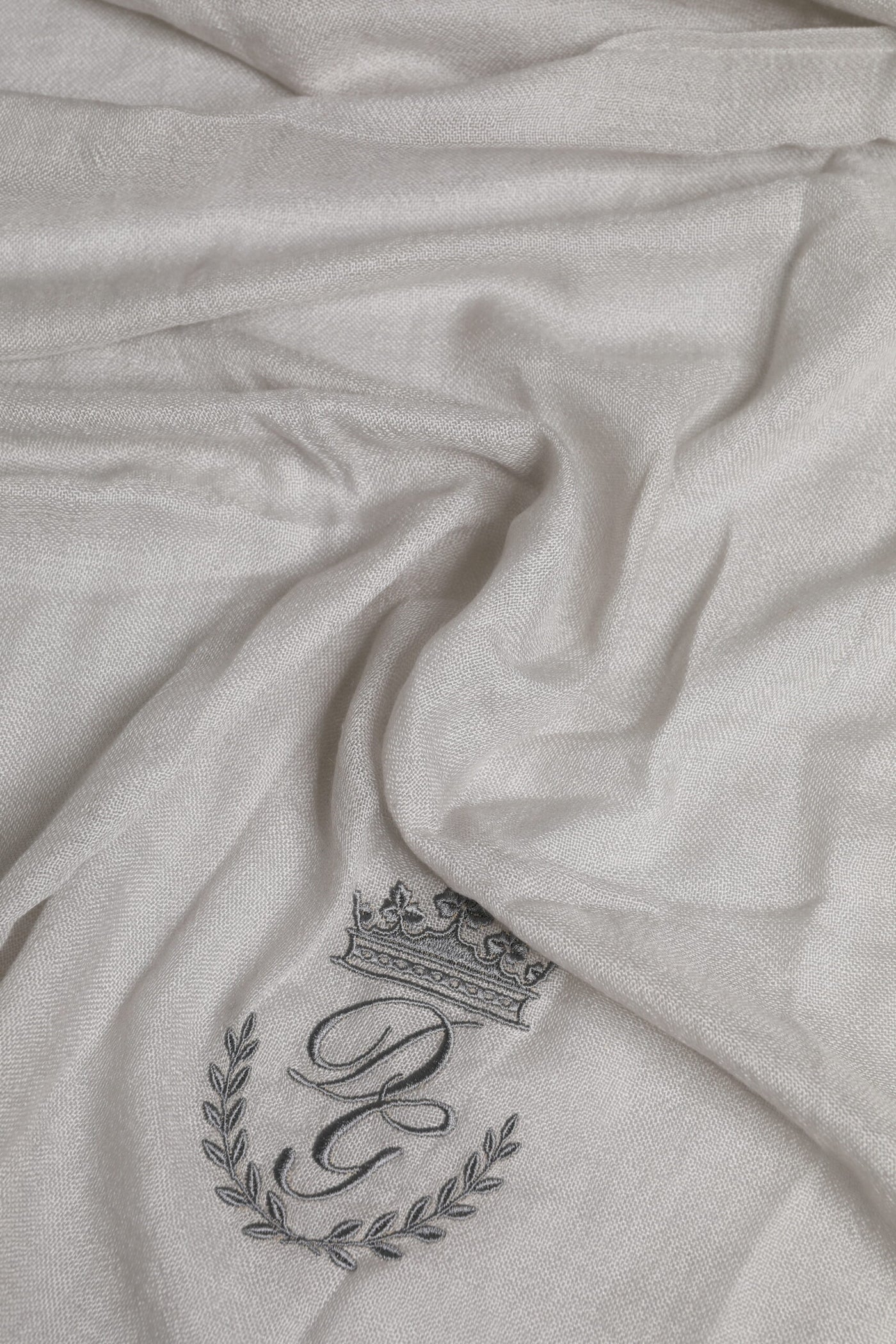 Dolce &amp; Gabbana Grijze DG Kroon Nekwarmer Wikkel Sjaal