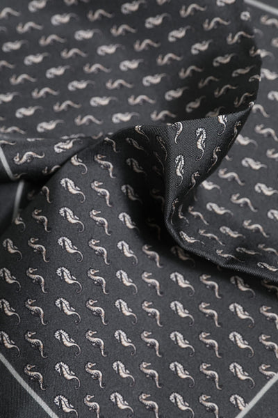 Dolce &amp; Gabbana Zwarte Visprint Zijden Vierkante Heren Foulard Sjaal