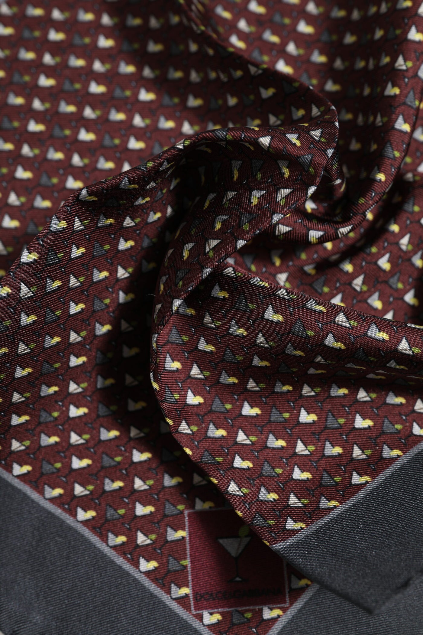 Dolce &amp; Gabbana Maroon Cocktail Zijden Vierkante Foulard Sjaal
