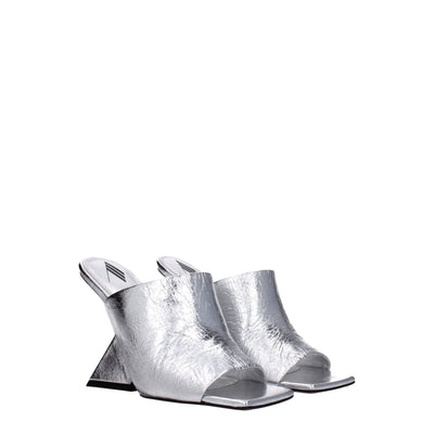 Les plateformes en cuir gris Attico
