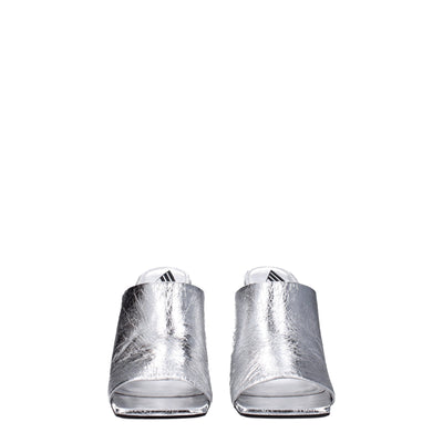 Les plateformes en cuir gris Attico