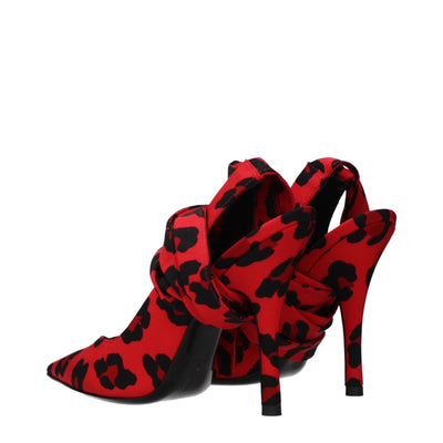 Les escarpins à talons hauts en tissu rouge Attico