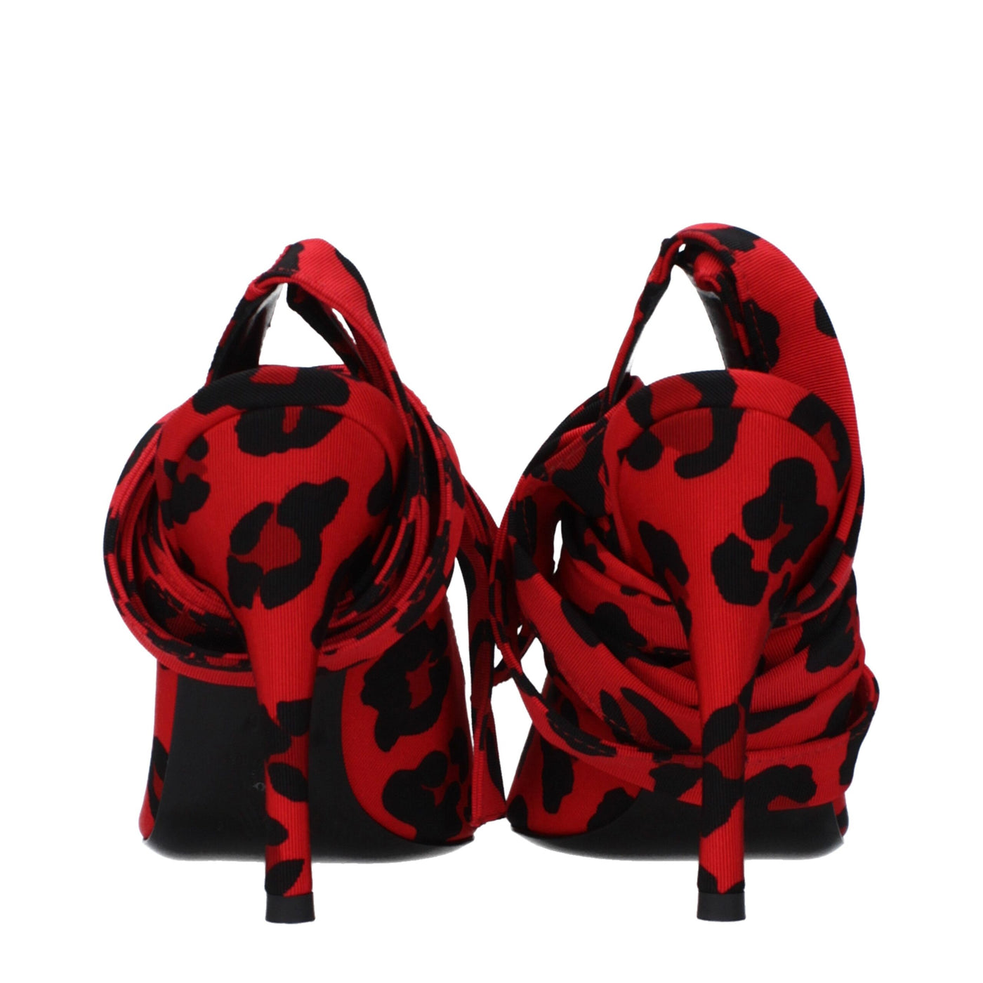 Les escarpins à talons hauts en tissu rouge Attico