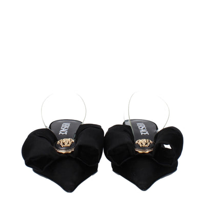 Sandales plates en satin noir Versace