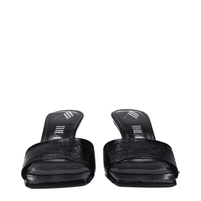 Les sandales plates en cuir noir Attico