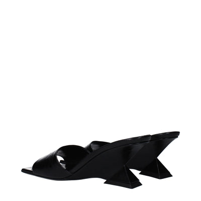 Les sandales plates en cuir noir Attico