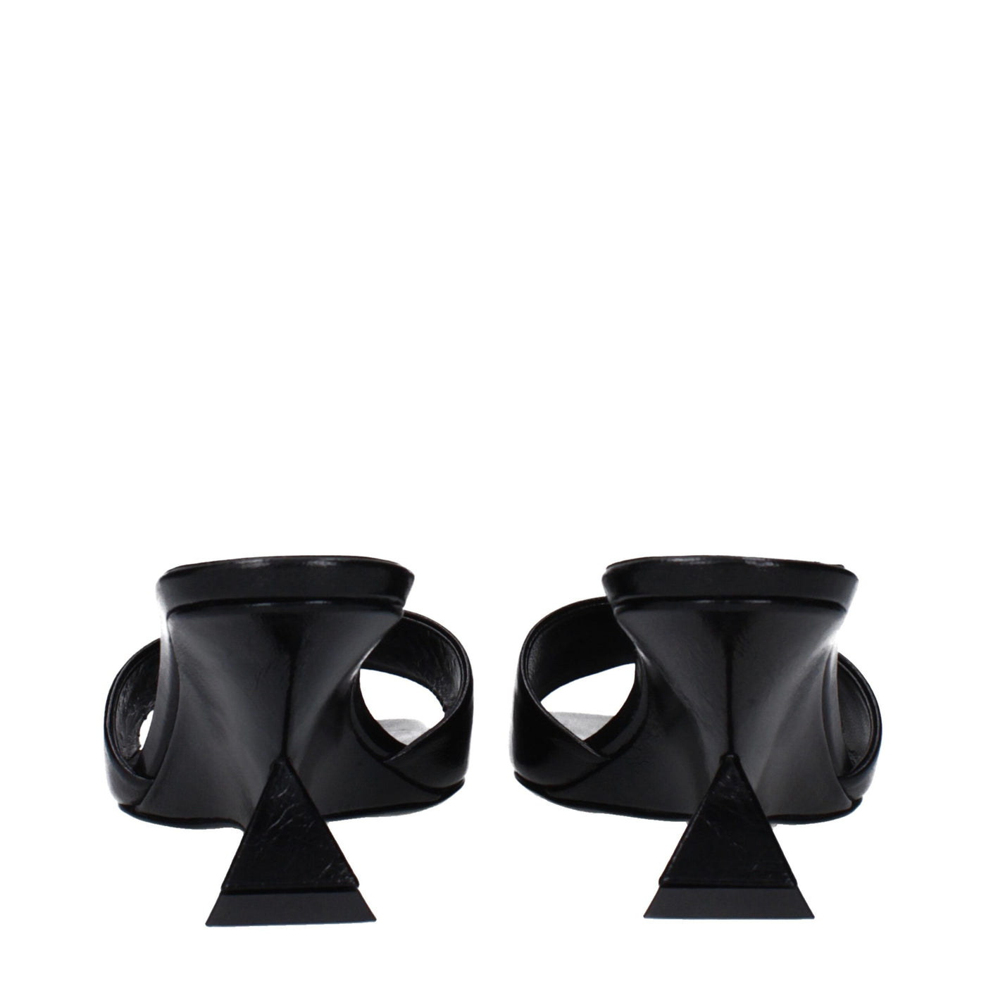 Les sandales plates en cuir noir Attico