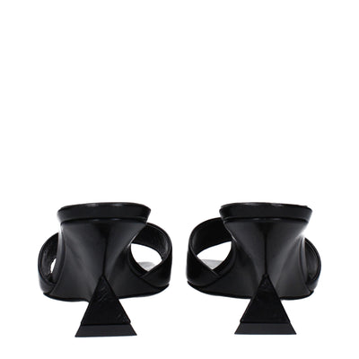 Les sandales plates en cuir noir Attico