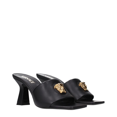 Sandales à talons aiguilles en cuir noir Versace
