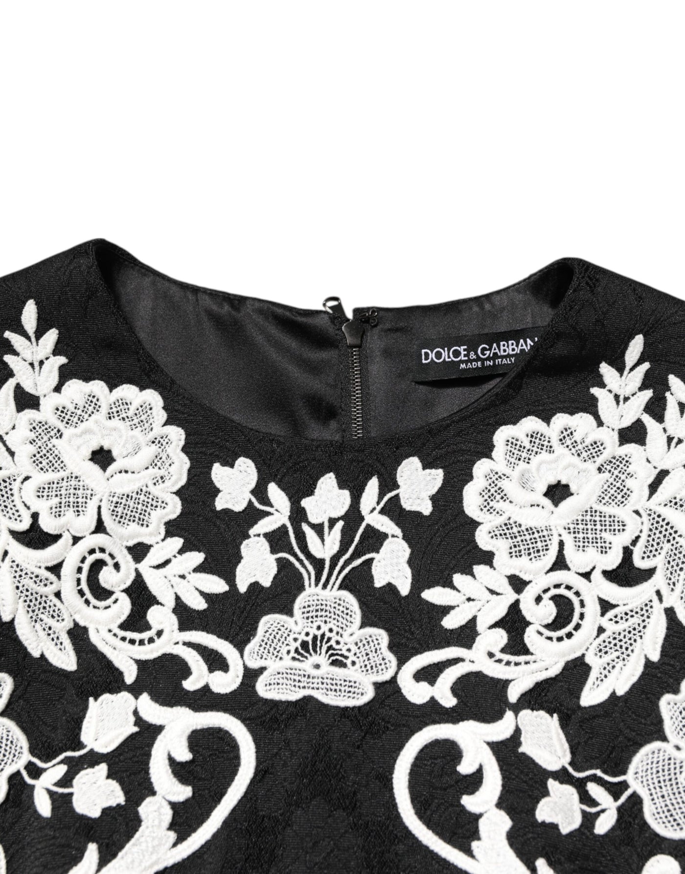 Dolce &amp; Gabbana zwarte A-lijn jurk met kanten rand en korte mouwen