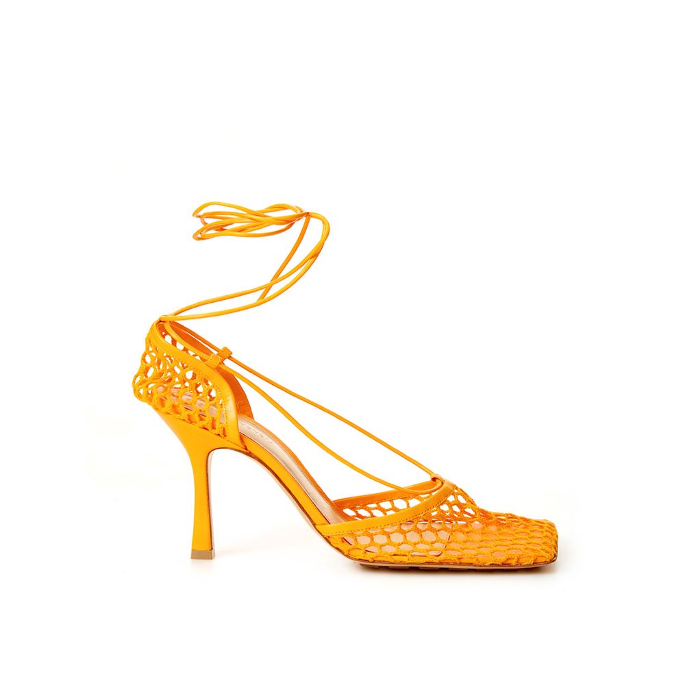 Bottega Veneta oranje pumps met hoge hak van stof en leer