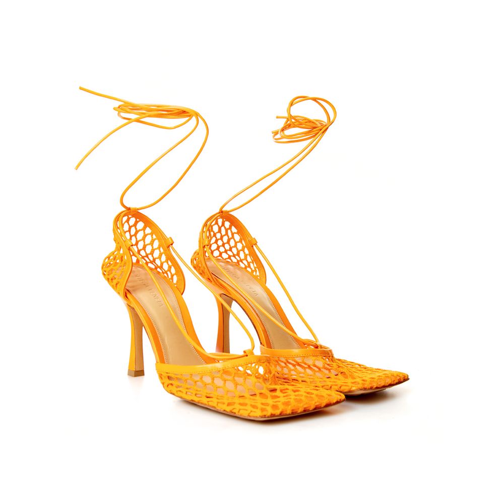 Bottega Veneta oranje pumps met hoge hak van stof en leer