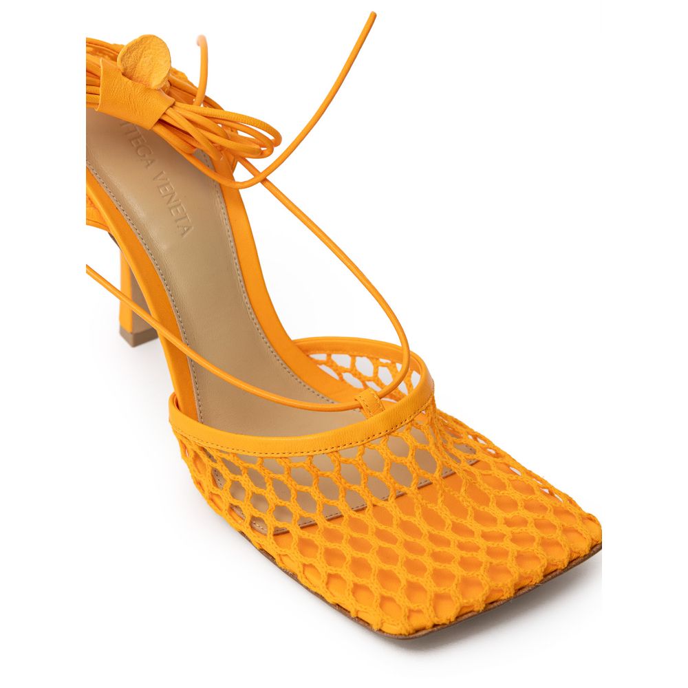 Bottega Veneta oranje pumps met hoge hak van stof en leer
